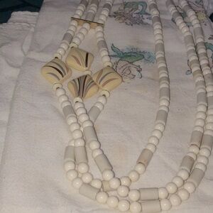 097 Elegant Cream and Yellow Beaded Necklace